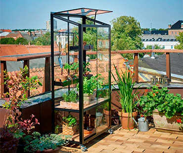 Freestanding Greenhouse Showcases